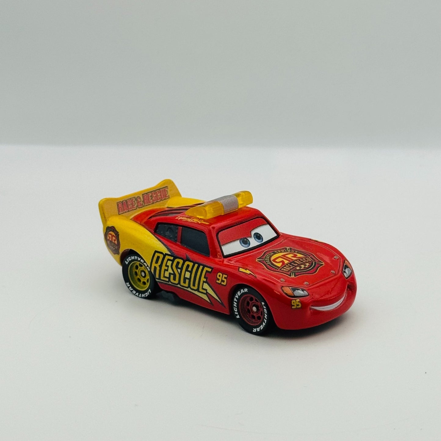 Disney Pixar Cars - RACE & RESCUE LIGHTNING MCQUEEN - 1:55 Diecast