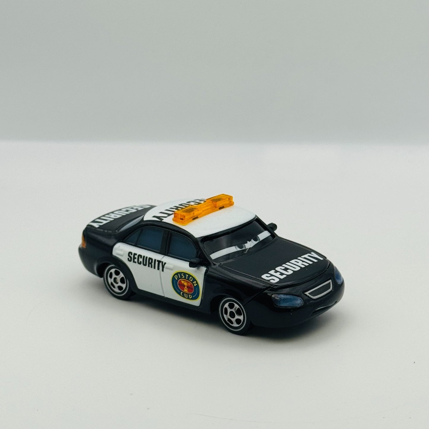 Disney Pixar Cars - MARLON CLUTCHES MCKAY 2010 - 1:55 Diecast