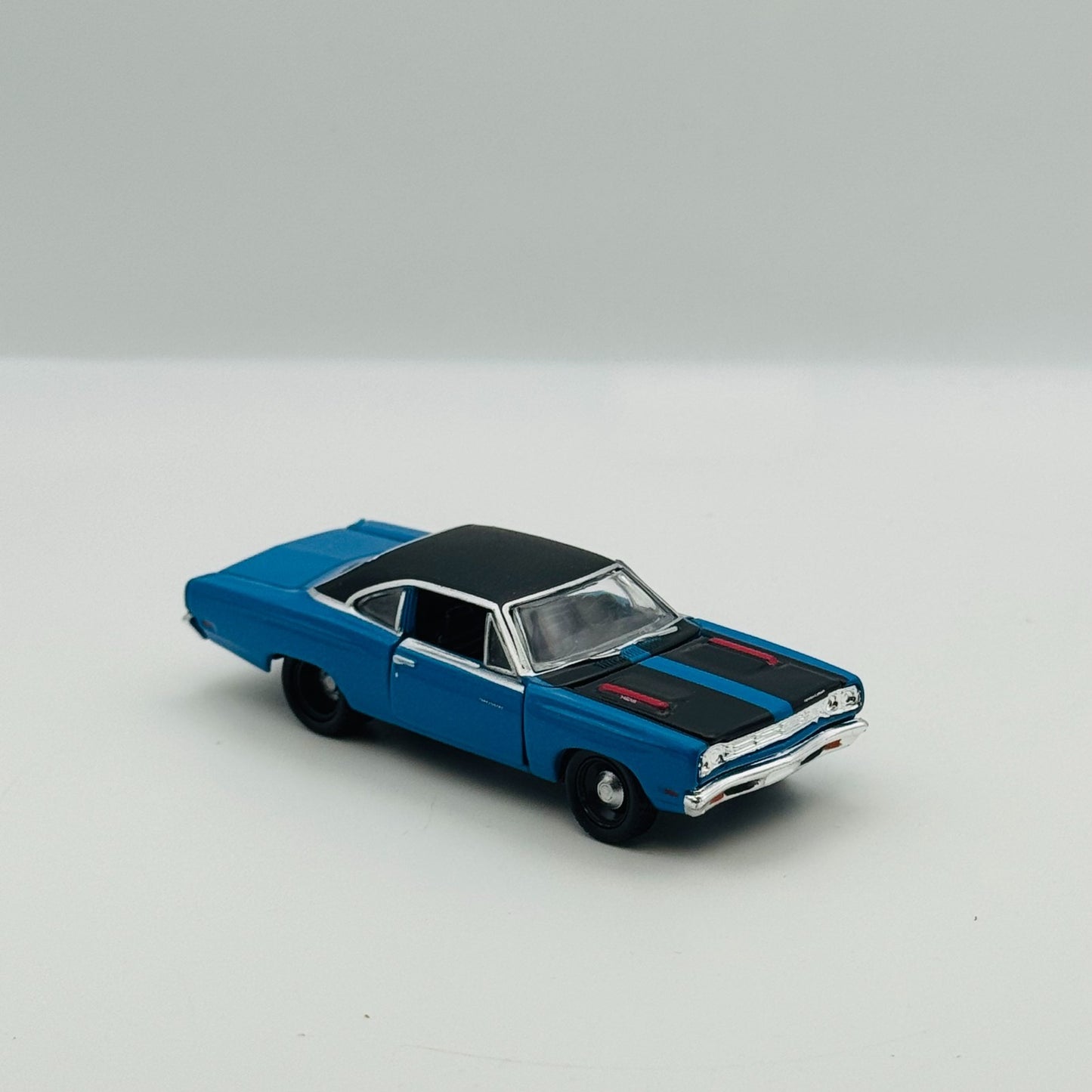 M2 Machines - 1969 PLYMOUTH ROAD RUNER HEMI R80 2025 - 1:64 Diecast