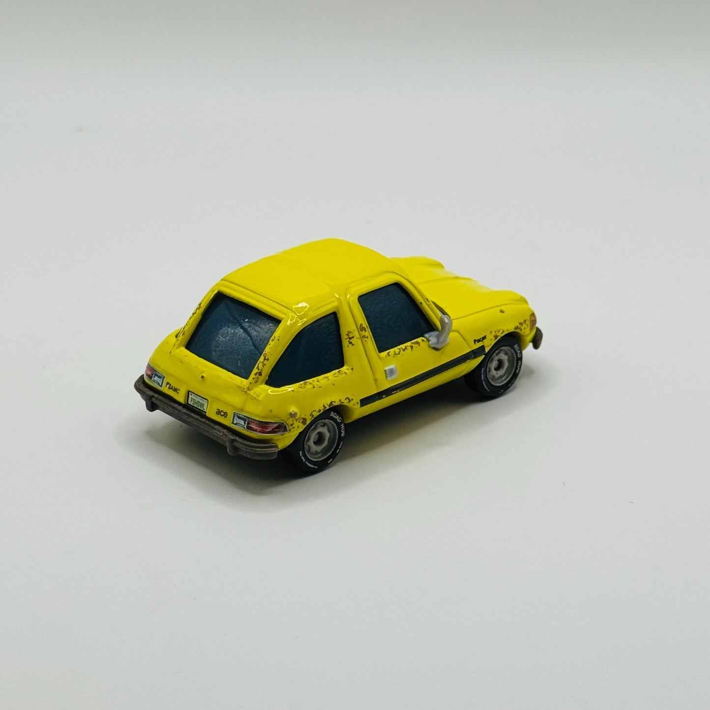 Disney Pixar Cars - YELLOW FRED FISBOWSKI PACER & HOLLEY SHIFTWELL -1:55 Diecast