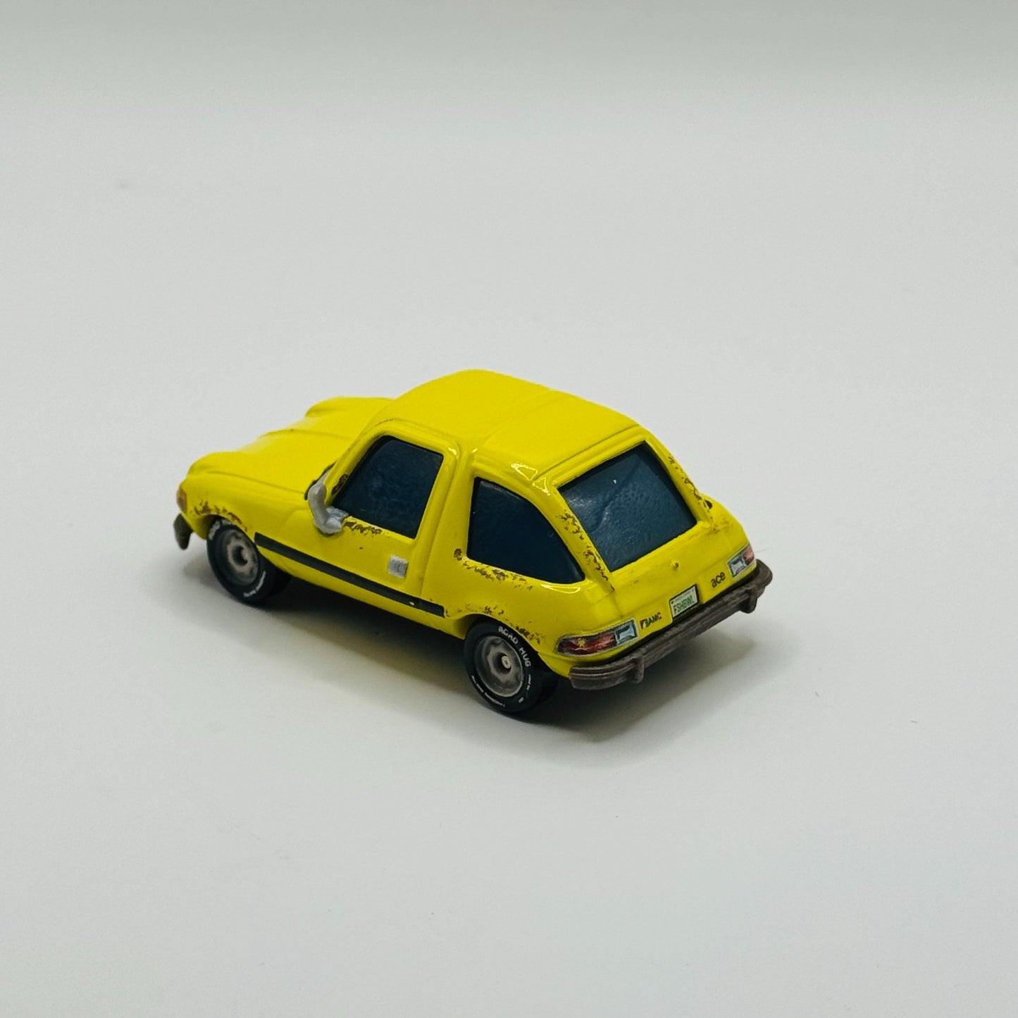Disney Pixar Cars - YELLOW FRED FISBOWSKI PACER & HOLLEY SHIFTWELL -1:55 Diecast