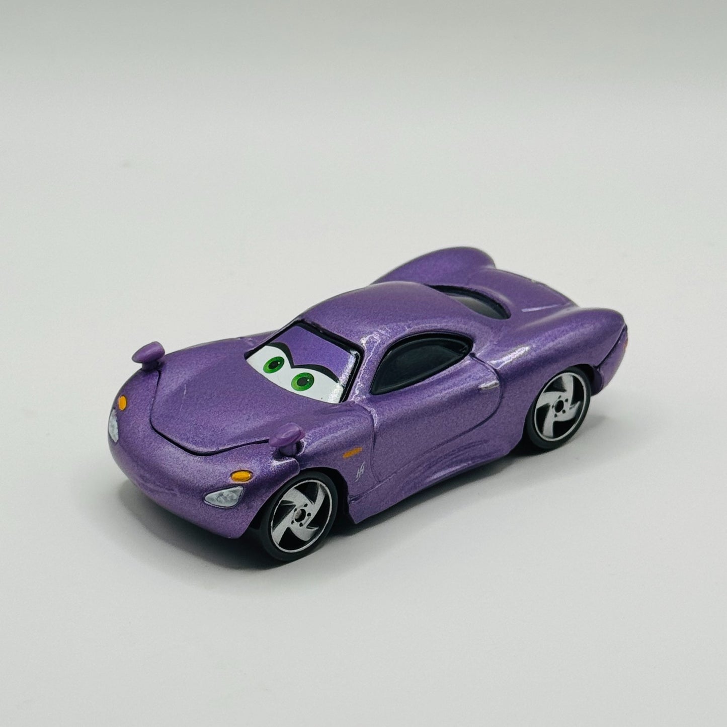 Disney Pixar Cars - YELLOW FRED FISBOWSKI PACER & HOLLEY SHIFTWELL -1:55 Diecast