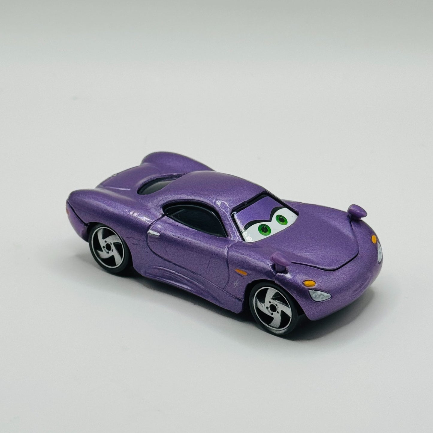 Disney Pixar Cars - YELLOW FRED FISBOWSKI PACER & HOLLEY SHIFTWELL -1:55 Diecast