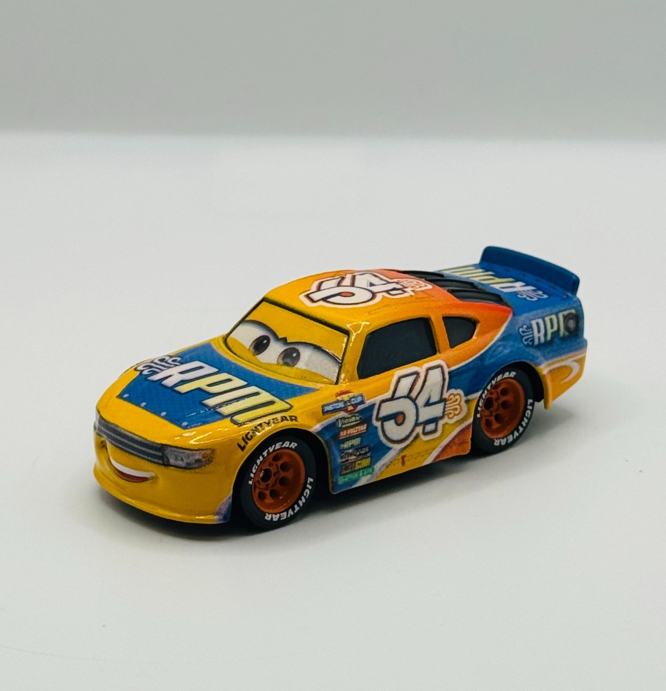 Disney Pixar Cars - BRUCE MILLER RPM Cars 3 Veteran Racer - 1:55 Diecast *NEW*