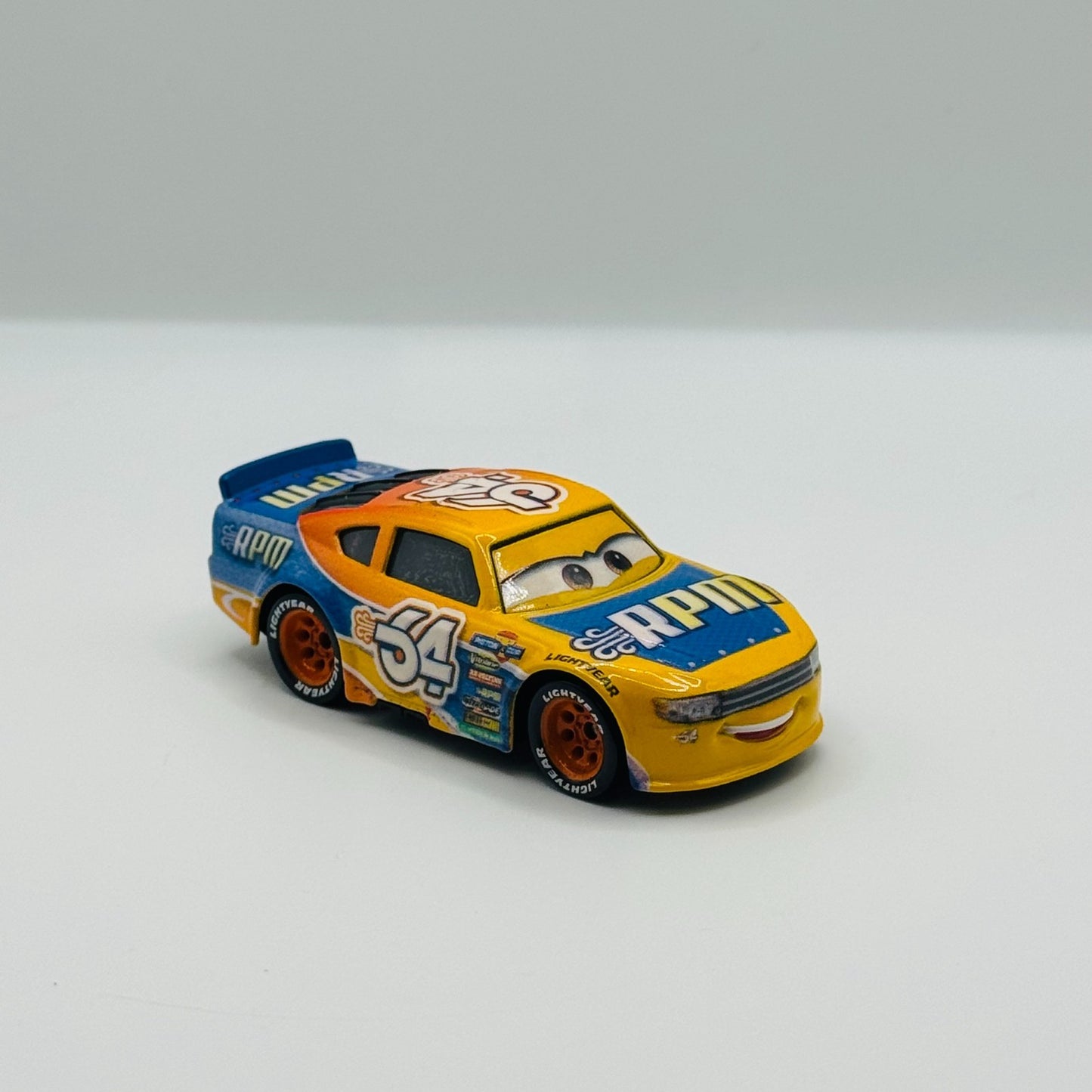 Disney Pixar Cars - BRUCE MILLER RPM Cars 3 Veteran Racer - 1:55 Diecast *NEW*