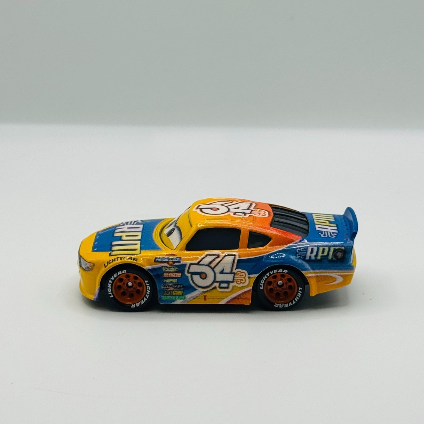 Disney Pixar Cars - BRUCE MILLER RPM Cars 3 Veteran Racer - 1:55 Diecast *NEW*