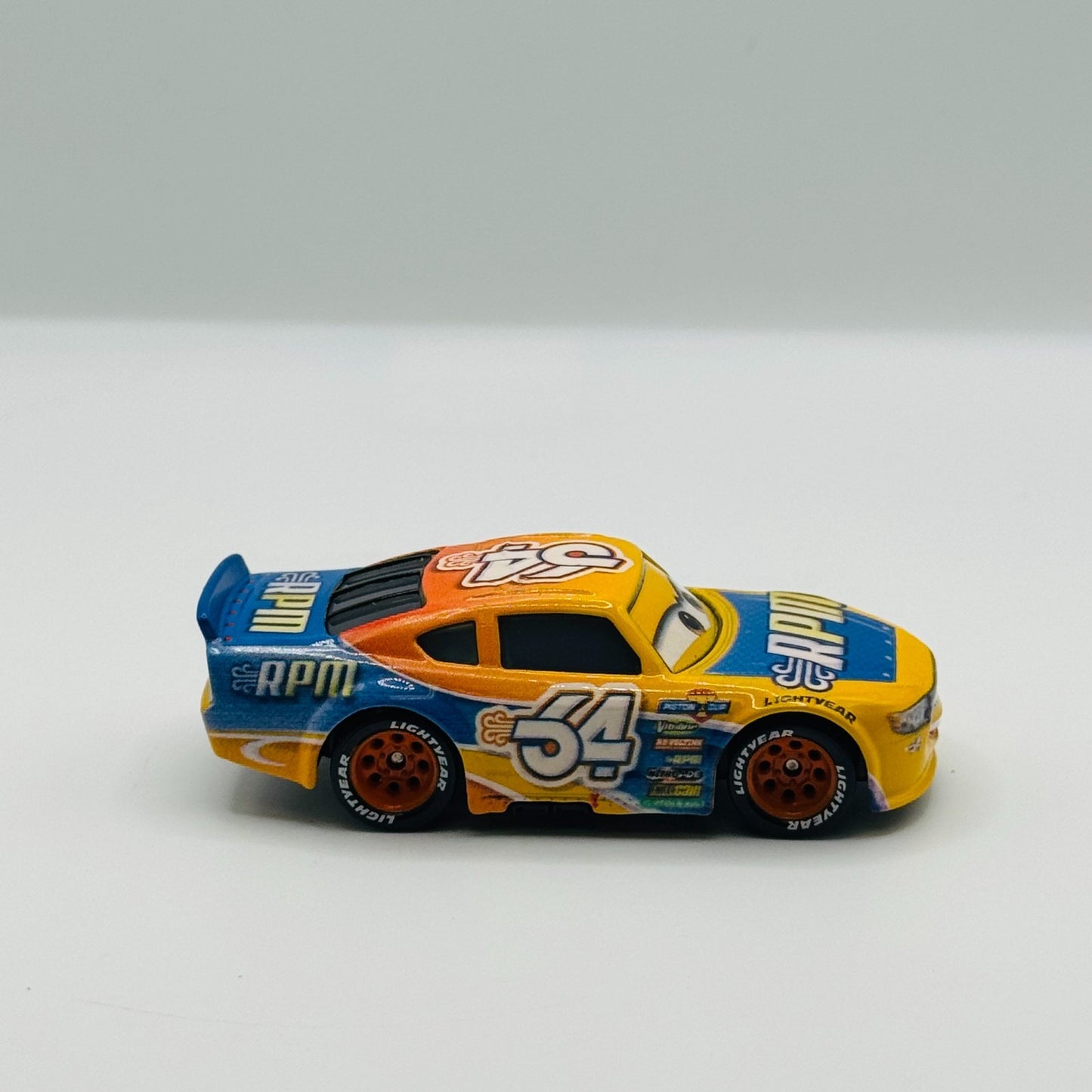 Disney Pixar Cars - BRUCE MILLER RPM Cars 3 Veteran Racer - 1:55 Diecast *NEW*