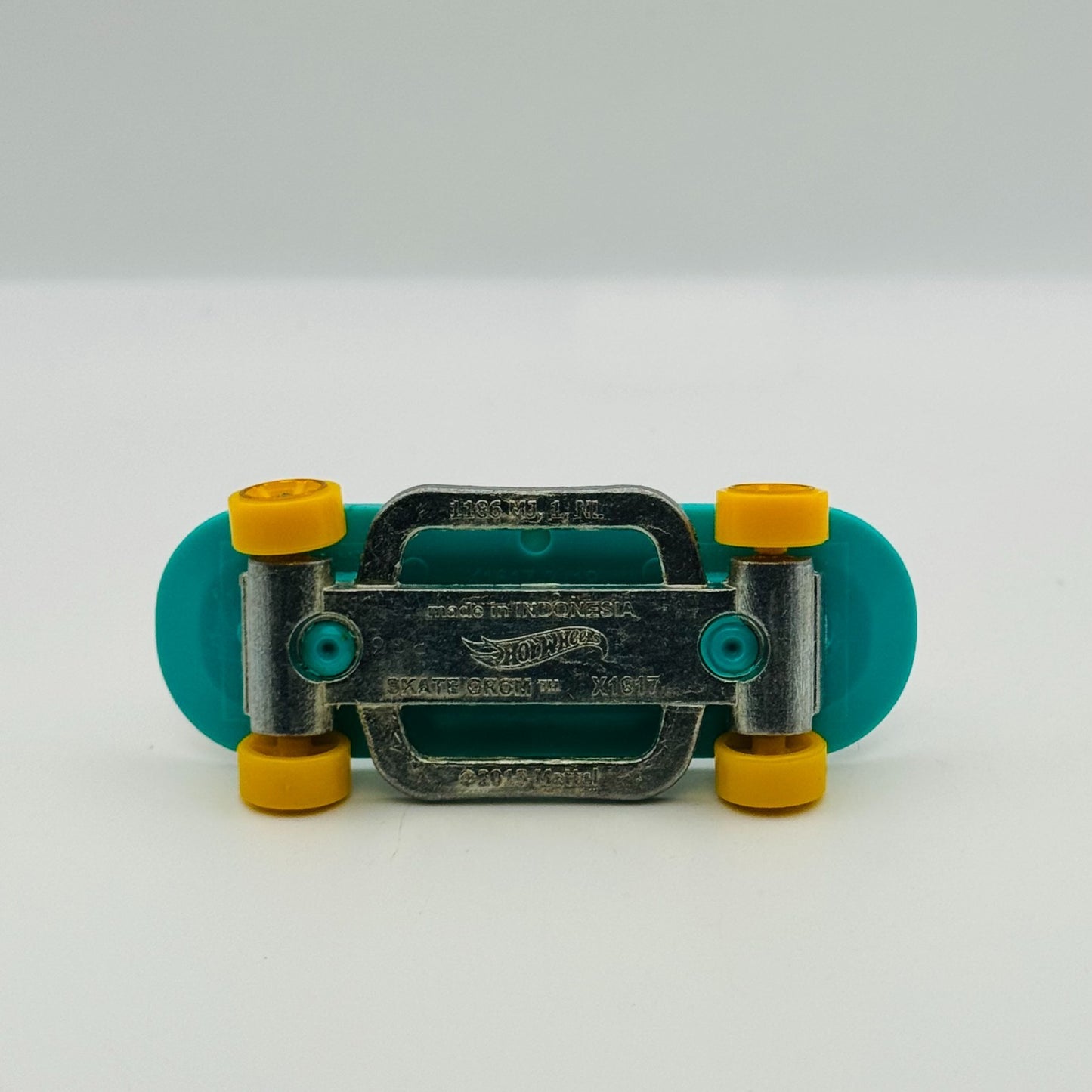 Hot Wheels - SKATE GROM Skateboard Green - 1:64 Scale Diecast