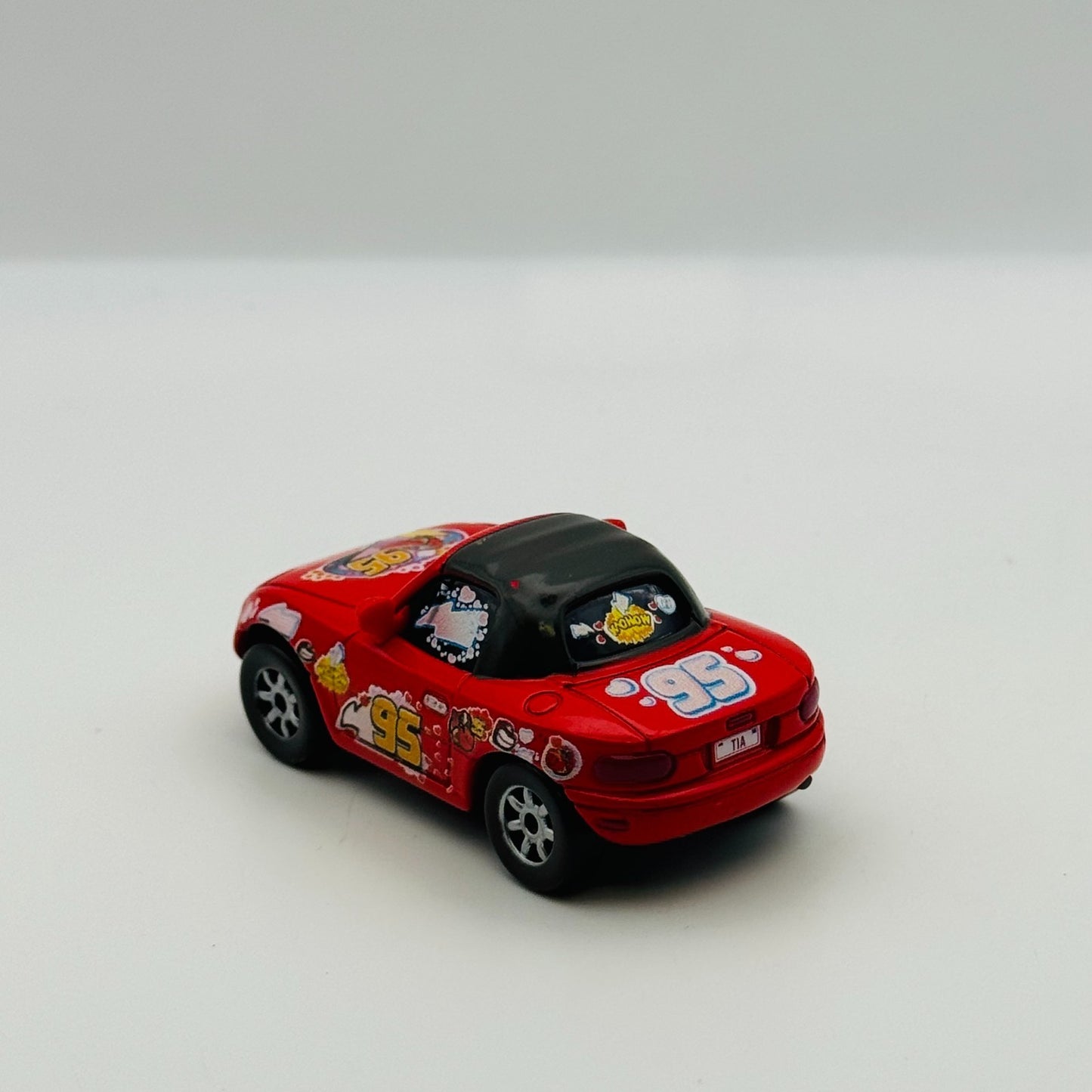 Disney Pixar Cars - MCQUEEN SUPERFAN TIA Red - 1:55 Diecast