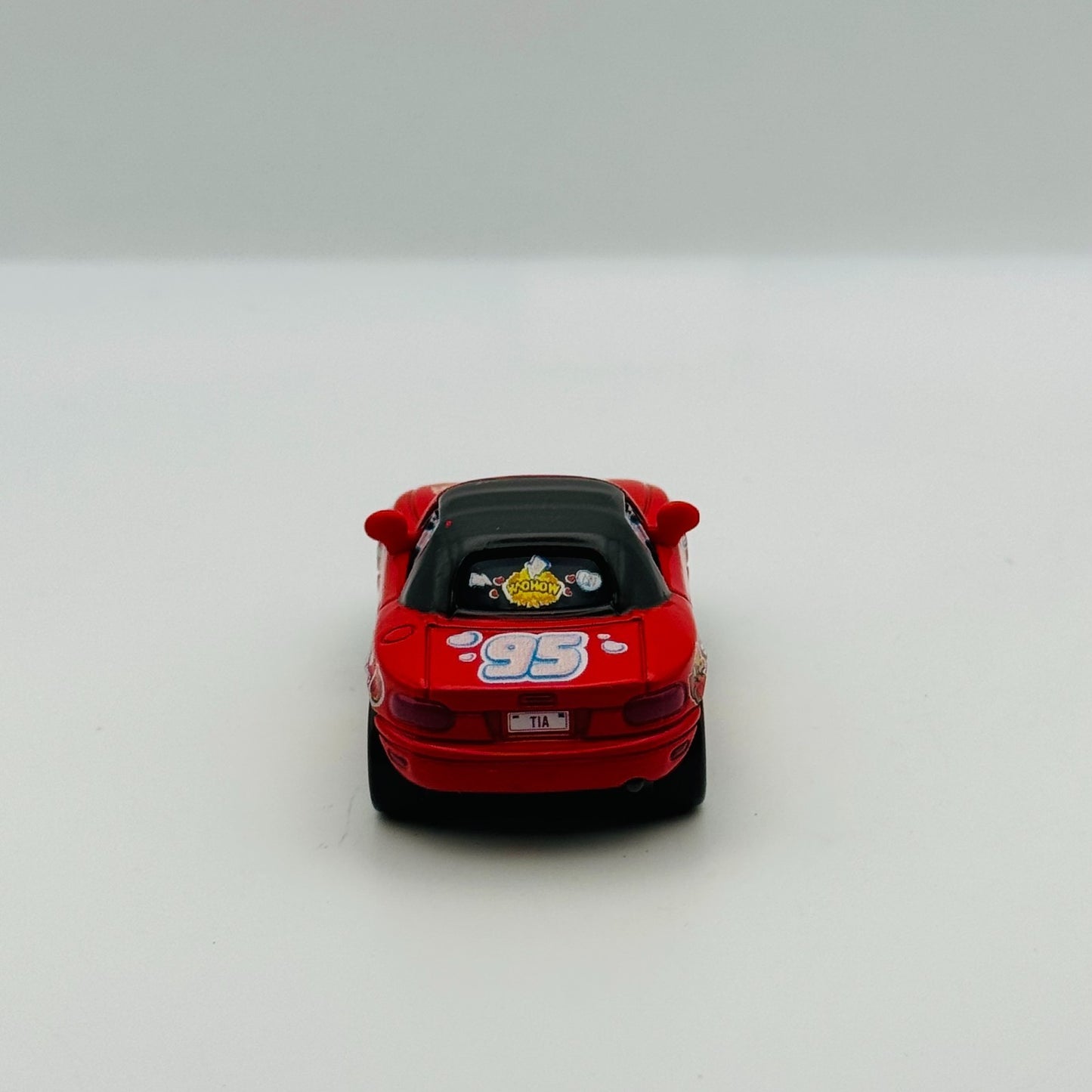 Disney Pixar Cars - MCQUEEN SUPERFAN TIA Red - 1:55 Diecast