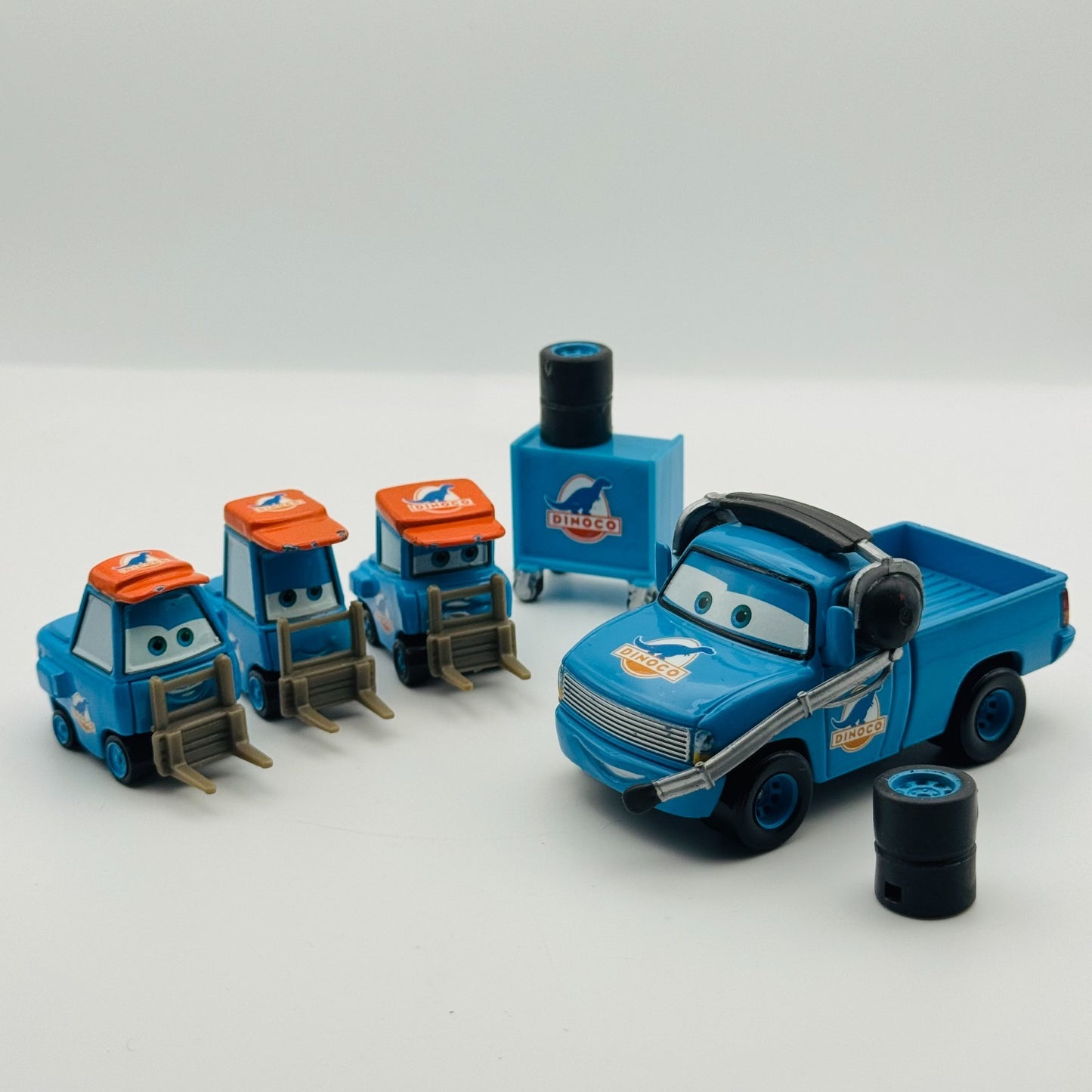 Disney Pixar Cars - TEAM DINOCO CREW CHIEF & 3 PITTYS ROGER WHEELER 1:55 Diecast