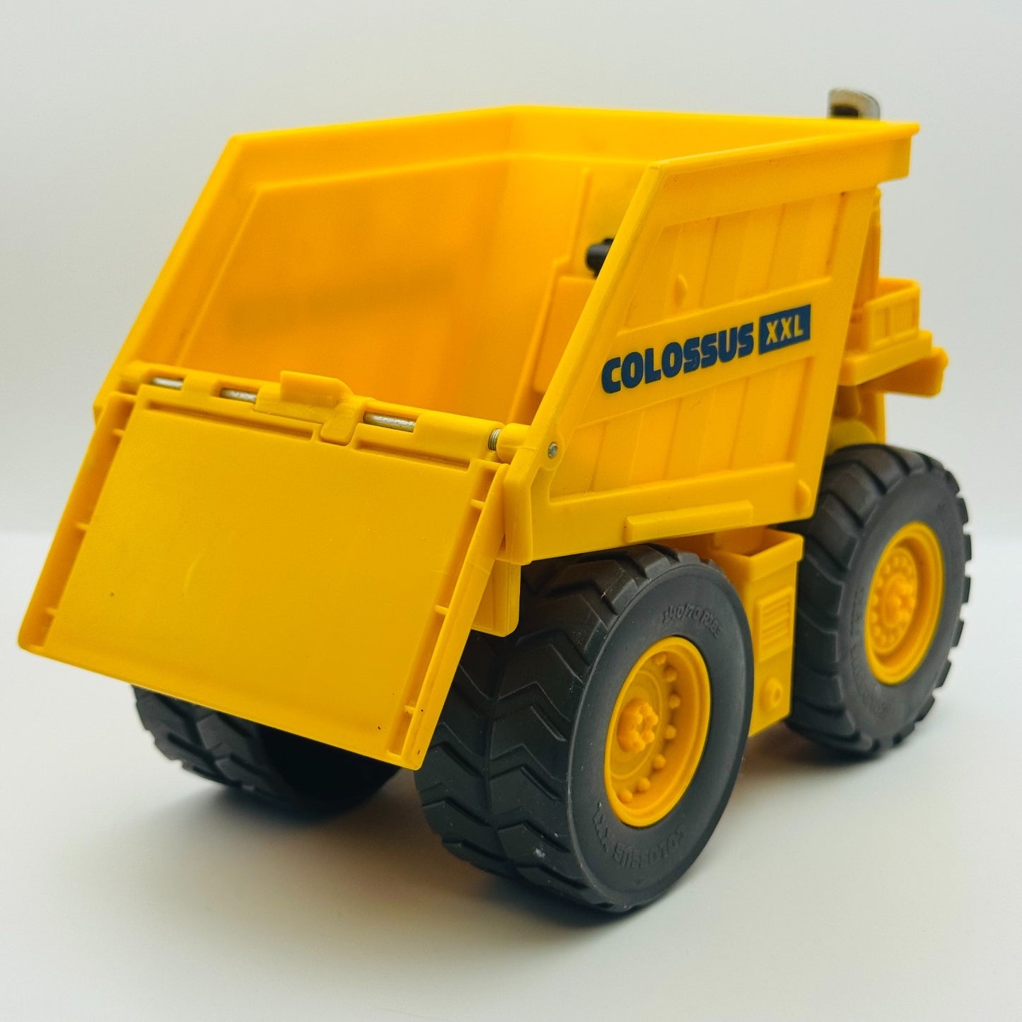 Disney Pixar Cars - Micro Drifters COLOSSUS XXL Cars 2 2011 - 1:55 Diecast