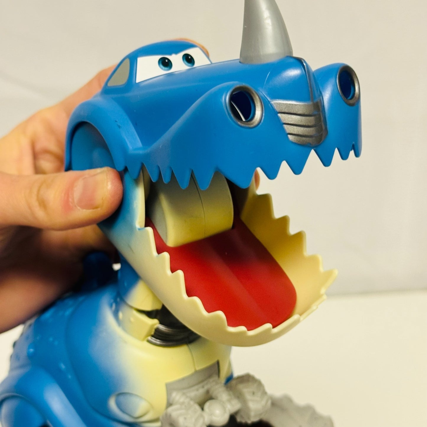 Disney Pixar Cars - ROLL-AND-CHOMP DINO BLUE T-REX On The Road 2022 - 1:55 Scale