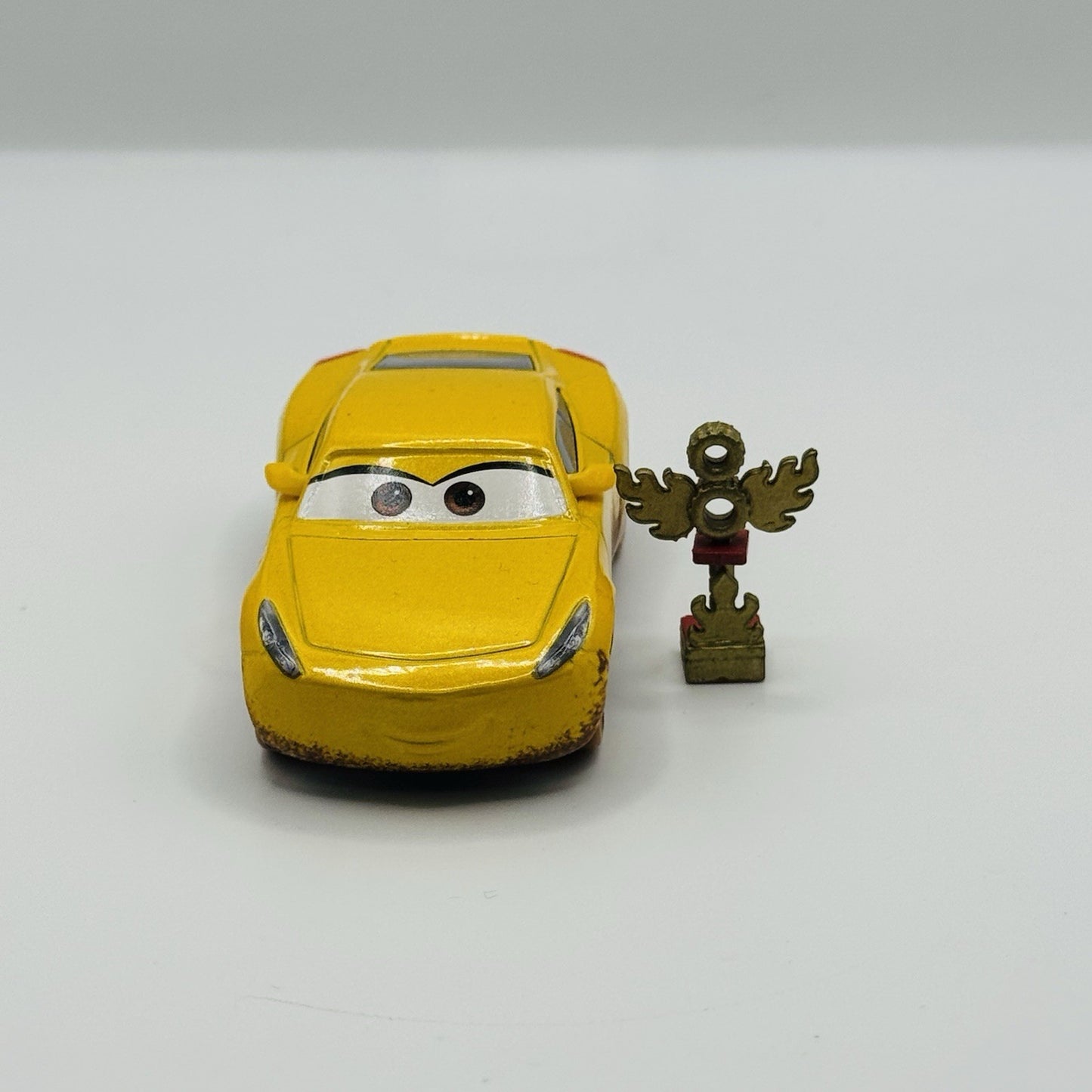 Disney Pixar Cars - CRUZ’S THUNDER HOLLOW CRAZY 8 TROPHY (ONLY) - 1:55 Scale