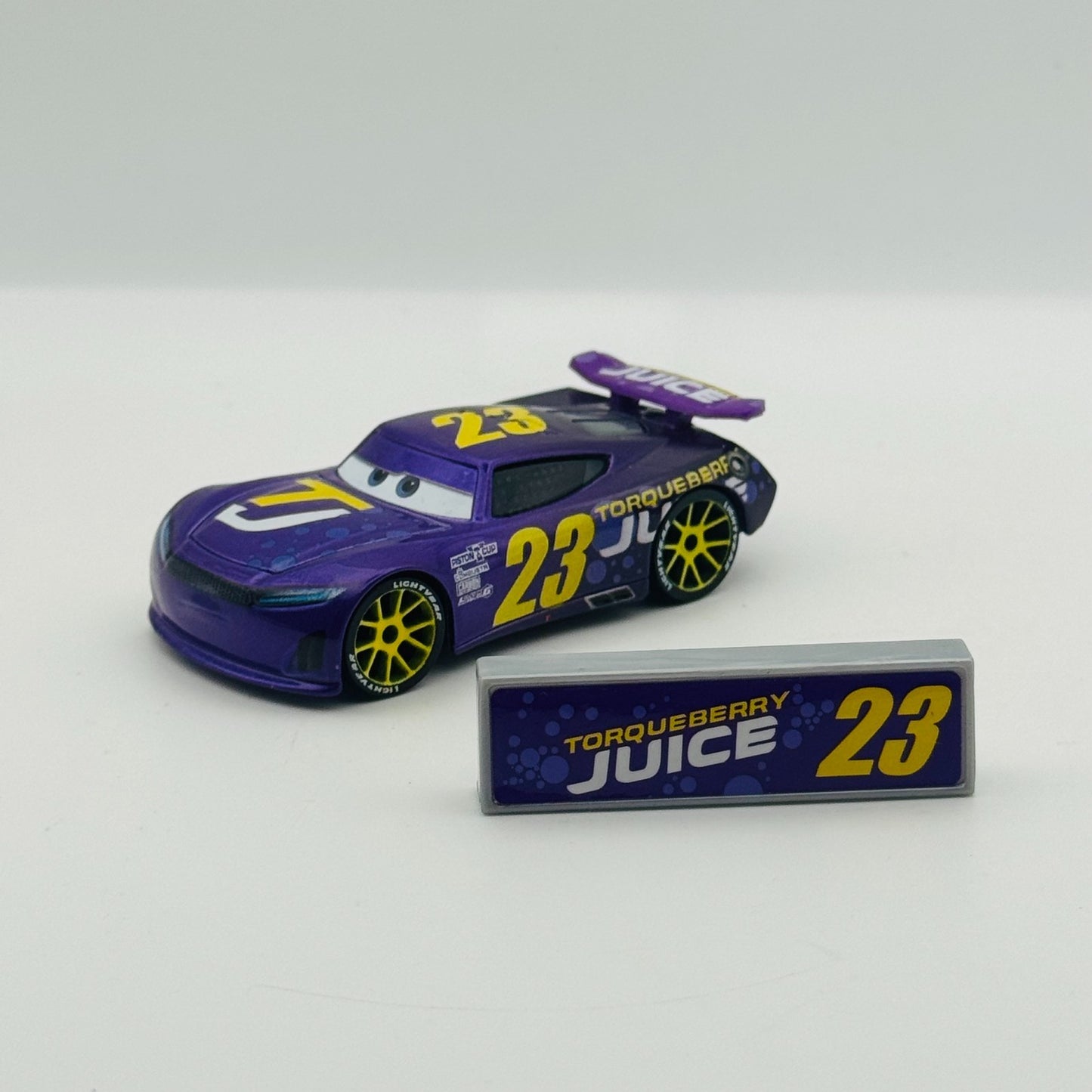 Disney Pixar Cars - NASCAR BUBBA WHEELHOUSE TORQUEBERRY JUICE 2024 -1:55 Diecast