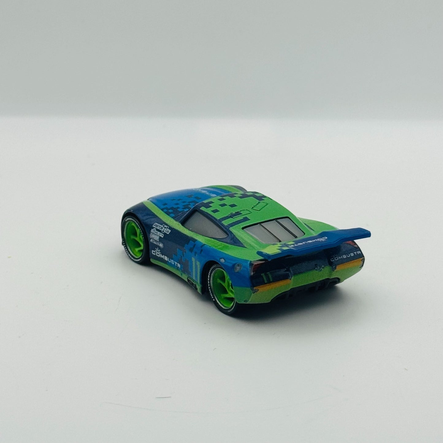 Disney Pixar Cars - CHRIS ROAMIN COMBUSTR Next Gen *Vietnam* - 1:55 Diecast