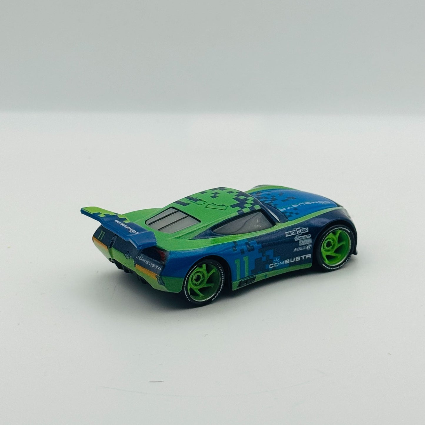 Disney Pixar Cars - CHRIS ROAMIN COMBUSTR Next Gen *Vietnam* - 1:55 Diecast