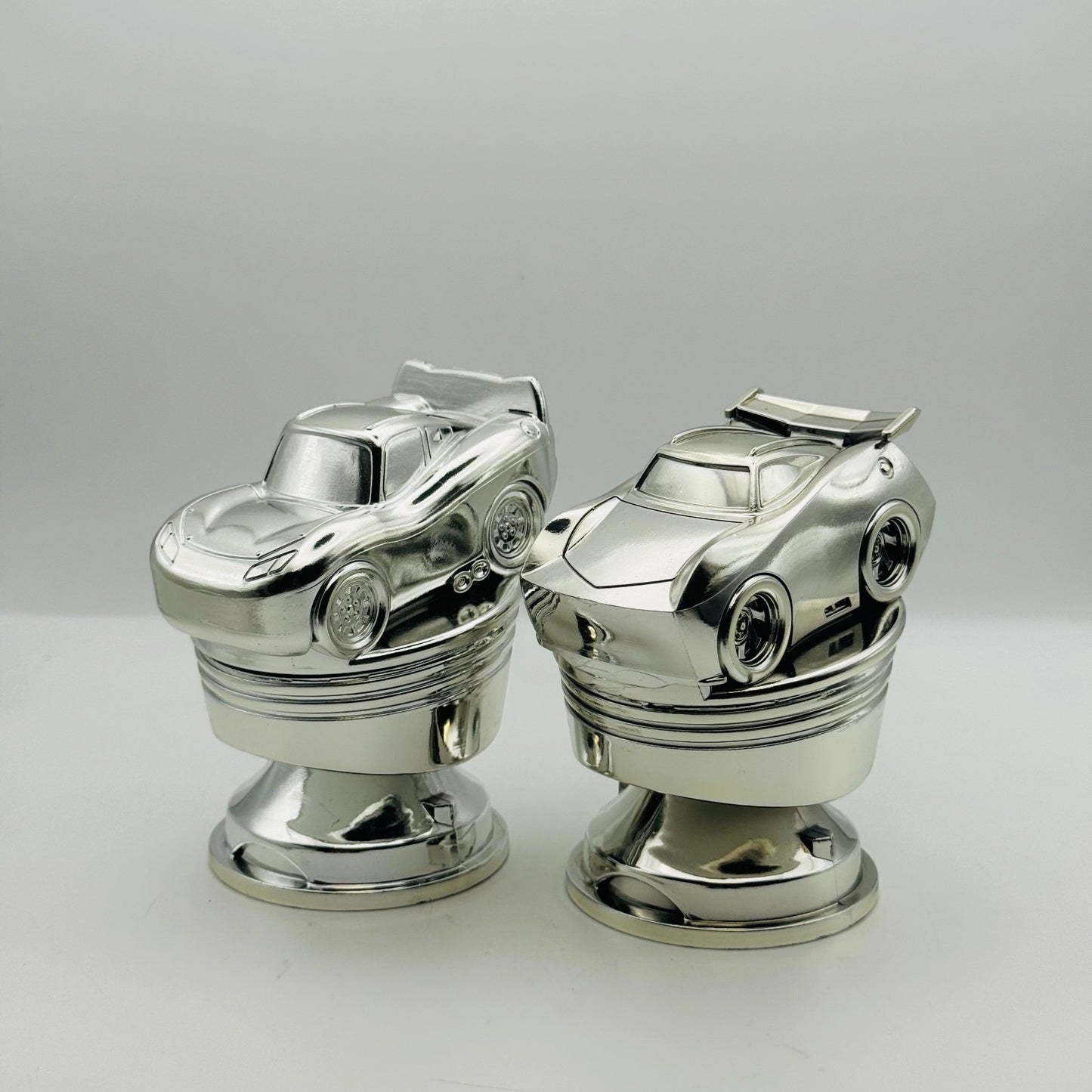 Disney Pixar Cars - CARS 3 CHROME MCQUEEN & JACKSON STORM DISPLAY PROPS PLASTIC