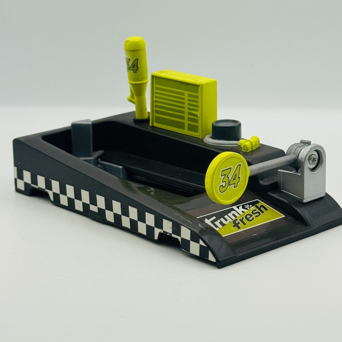 Disney Pixar Cars - TRUNK FRESH PIT-RACE OFF LAUNCHER Piston Cup - 1:55 Diecast