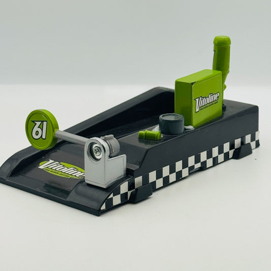 Disney Pixar Cars - VITOLINE PIT-RACE OFF LAUNCHER Piston Cup - 1:55 Diecast