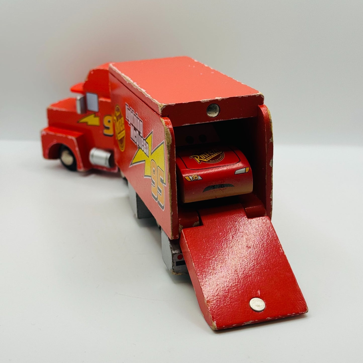 Disney Pixar Cars - WOOD MACK HAULER & MCQUEEN - Wooden Toys R Us