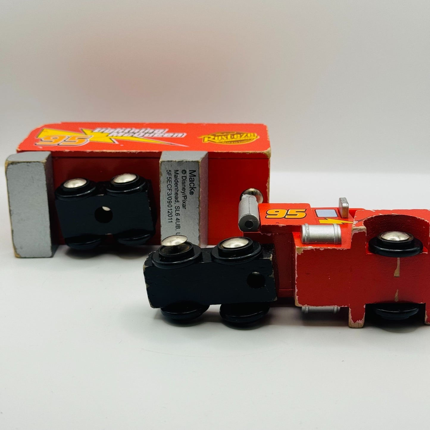 Disney Pixar Cars - WOOD MACK HAULER & MCQUEEN - Wooden Toys R Us