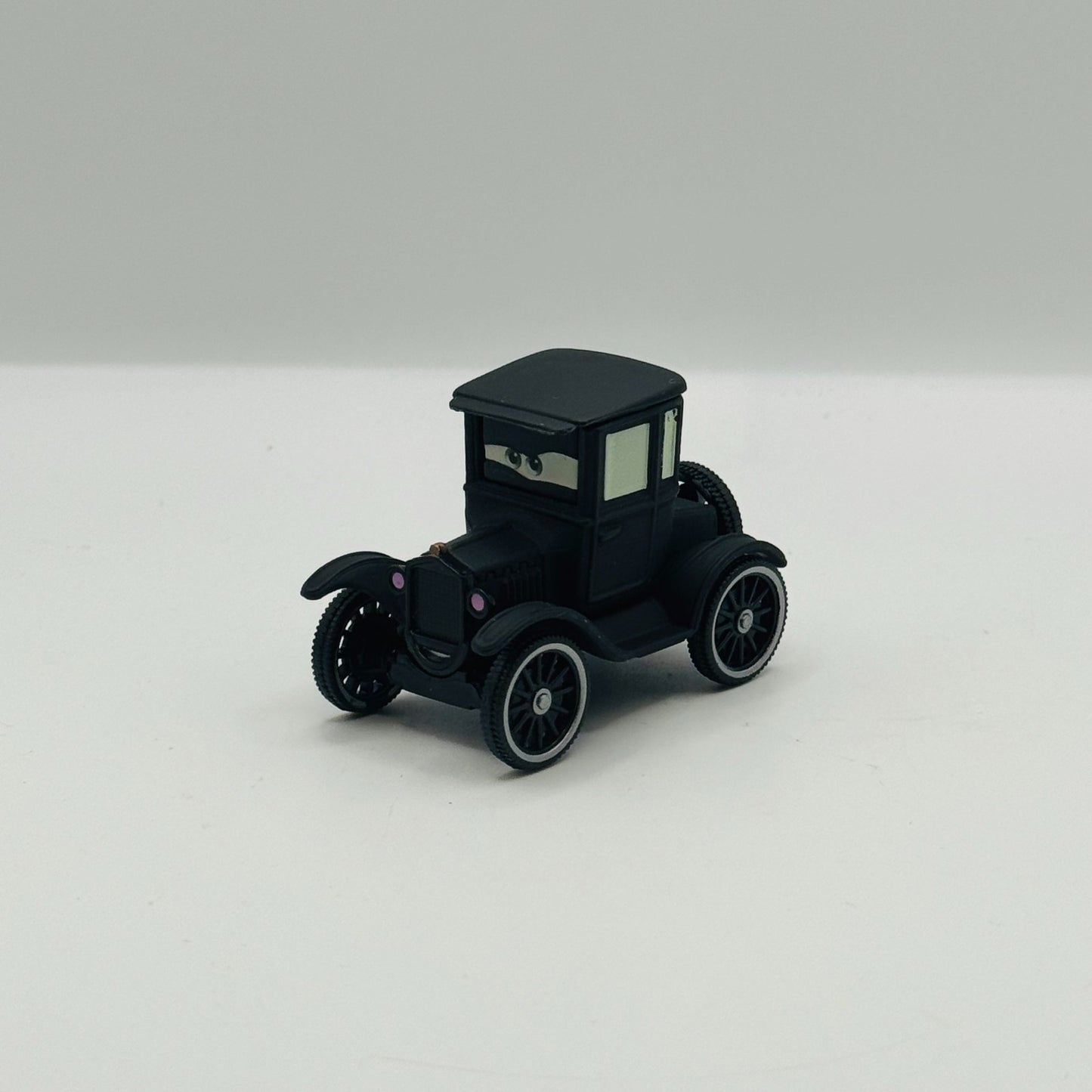 Disney Pixar Cars - LIZZIE [Ford Model T] 2006 - 1:55 Diecast *NEW OUT OF BOX*