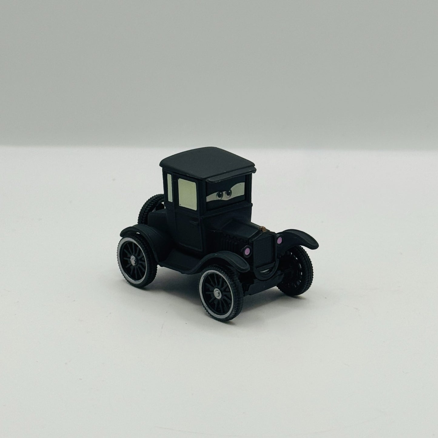 Disney Pixar Cars - LIZZIE [Ford Model T] 2006 - 1:55 Diecast *NEW OUT OF BOX*