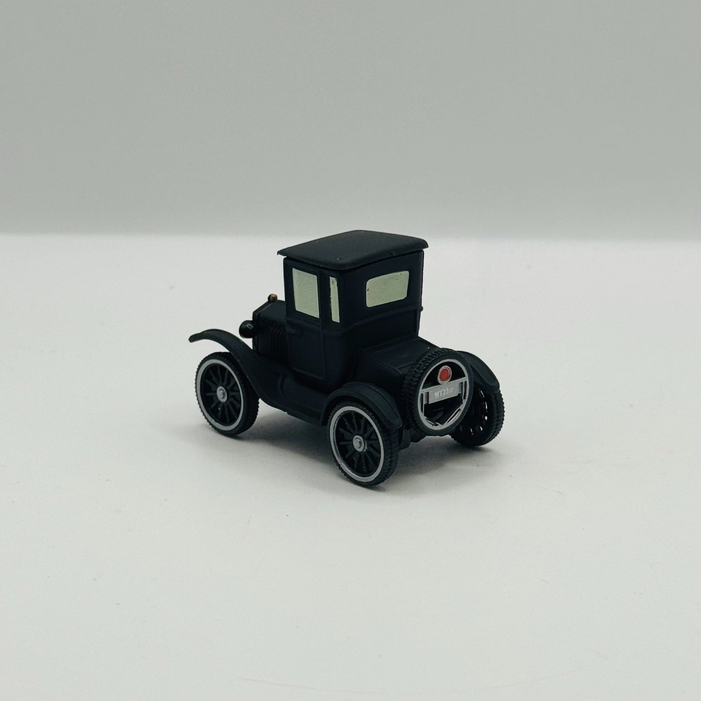 Disney Pixar Cars - LIZZIE [Ford Model T] 2006 - 1:55 Diecast *NEW OUT OF BOX*