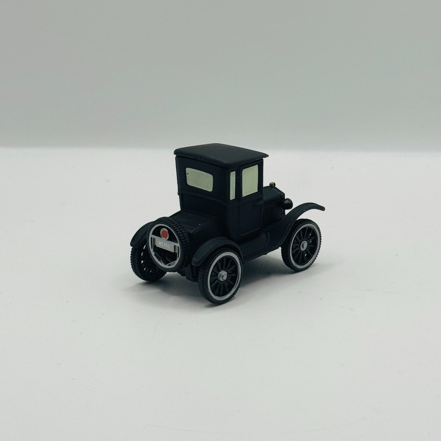 Disney Pixar Cars - LIZZIE [Ford Model T] 2006 - 1:55 Diecast *NEW OUT OF BOX*