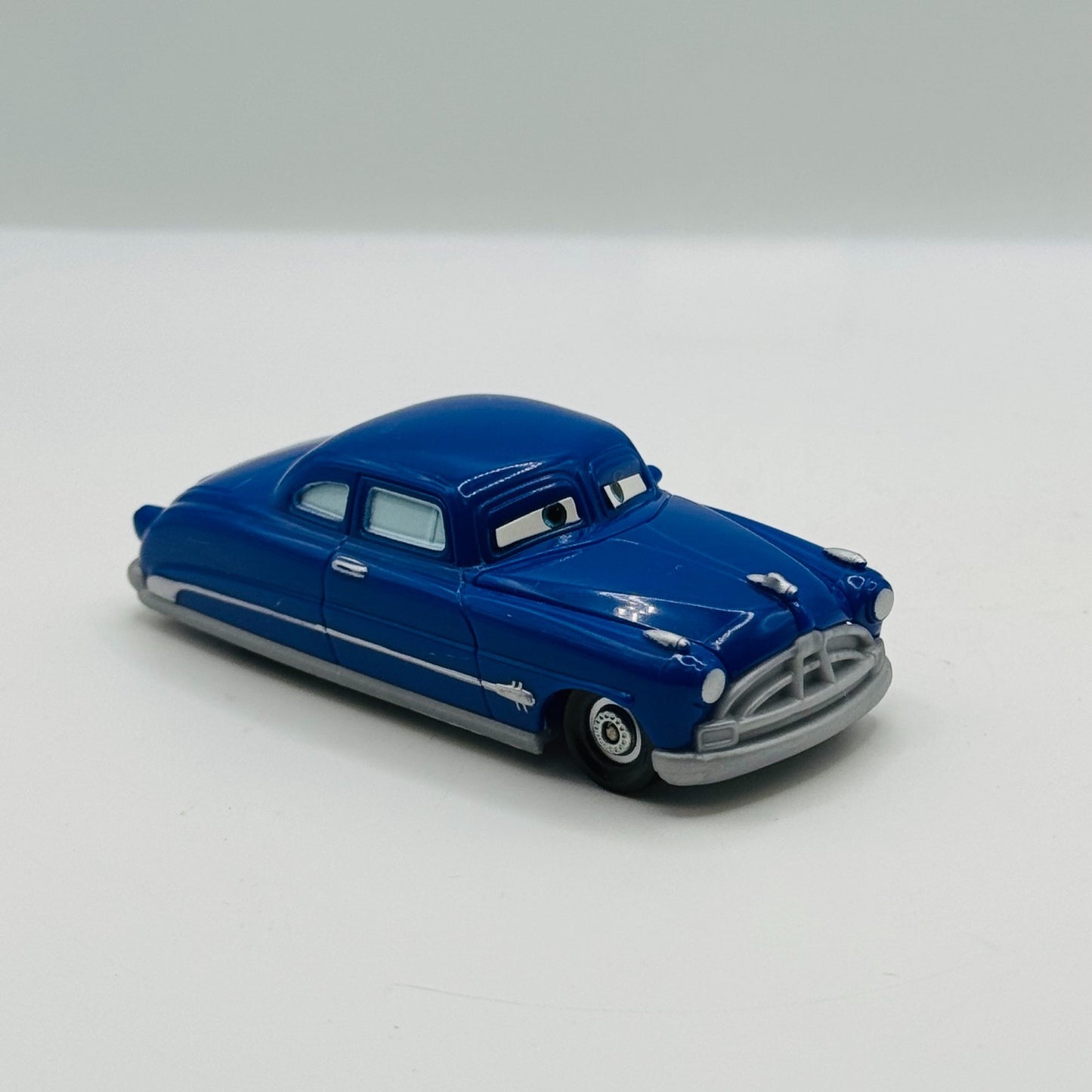 Disney Pixar Cars - MEGA MACK PLAYTOWN DOC HUDSON - 1:55 Scale Plastic
