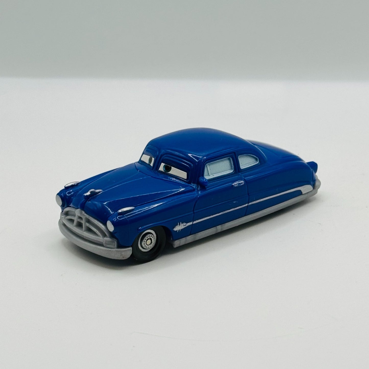 Disney Pixar Cars - MEGA MACK PLAYTOWN DOC HUDSON - 1:55 Scale Plastic