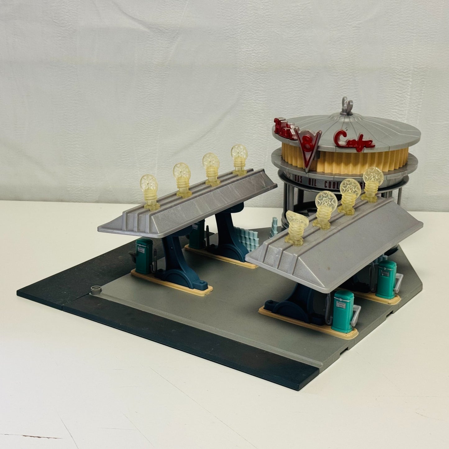 Disney Pixar Cars RADIATOR SPRINGS TOWN FLO'S CAFE Lights Incomplete -1:55 Scale