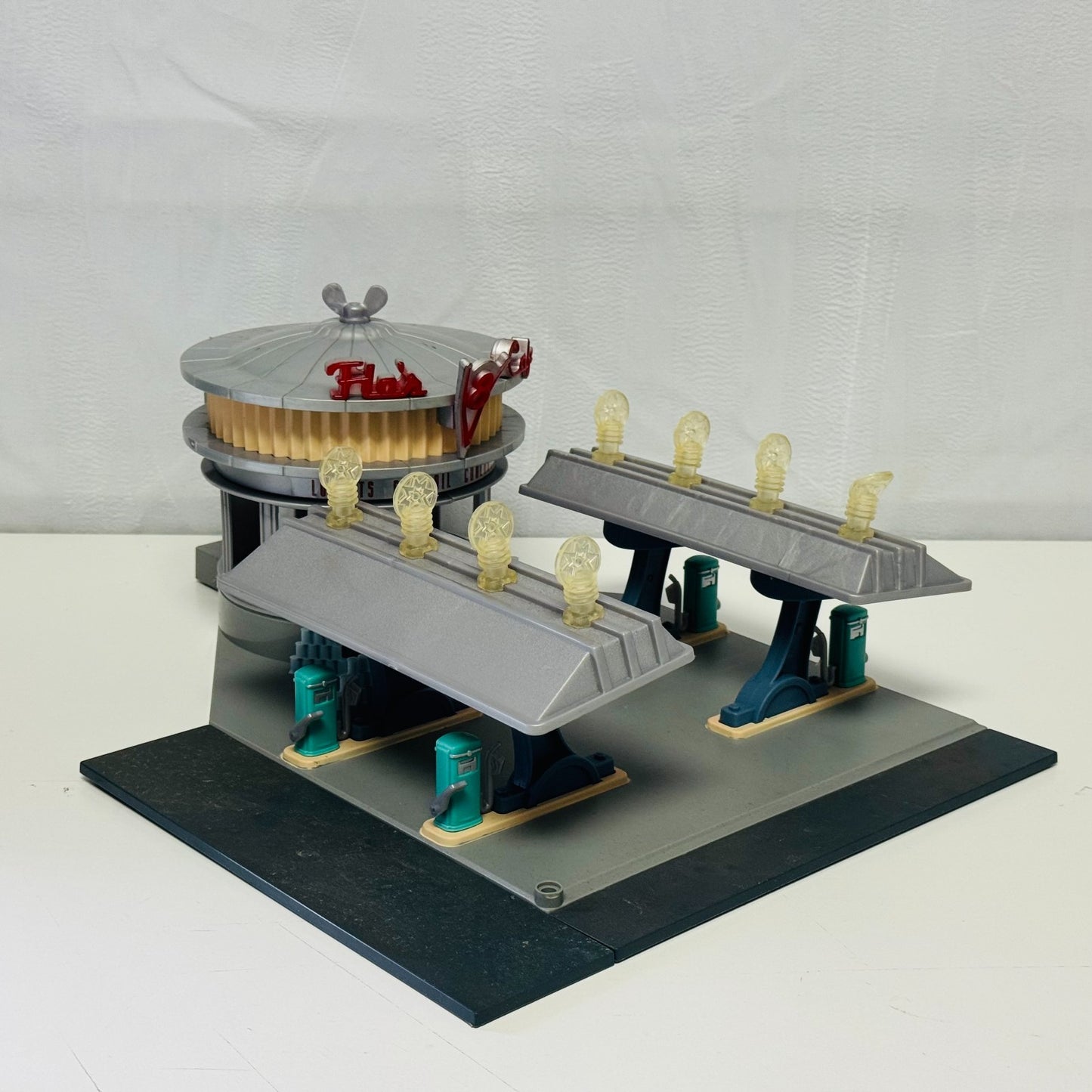 Disney Pixar Cars RADIATOR SPRINGS TOWN FLO'S CAFE Lights Incomplete -1:55 Scale