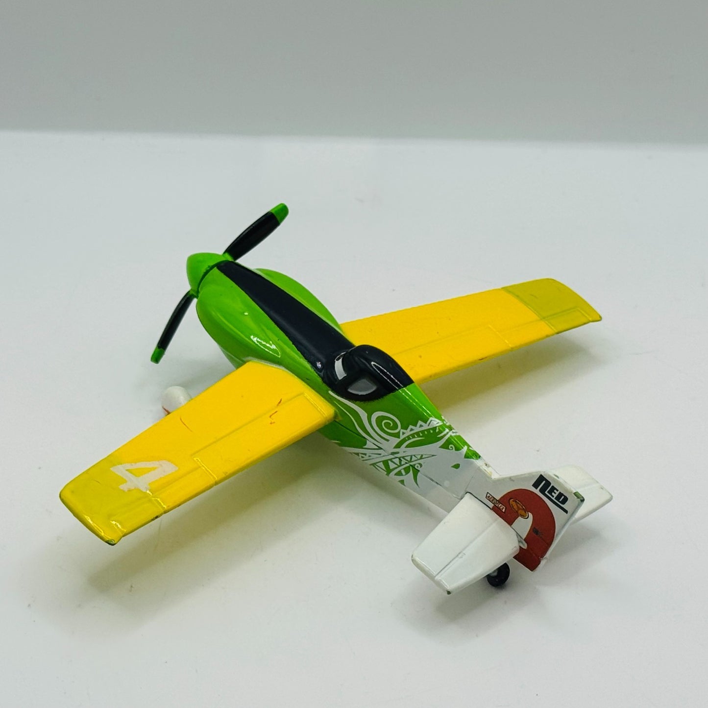 Disney Planes & Pixar Cars - NED WITH YELLOW WINGS FACTORY CUSTOM - 1:43 Diecast