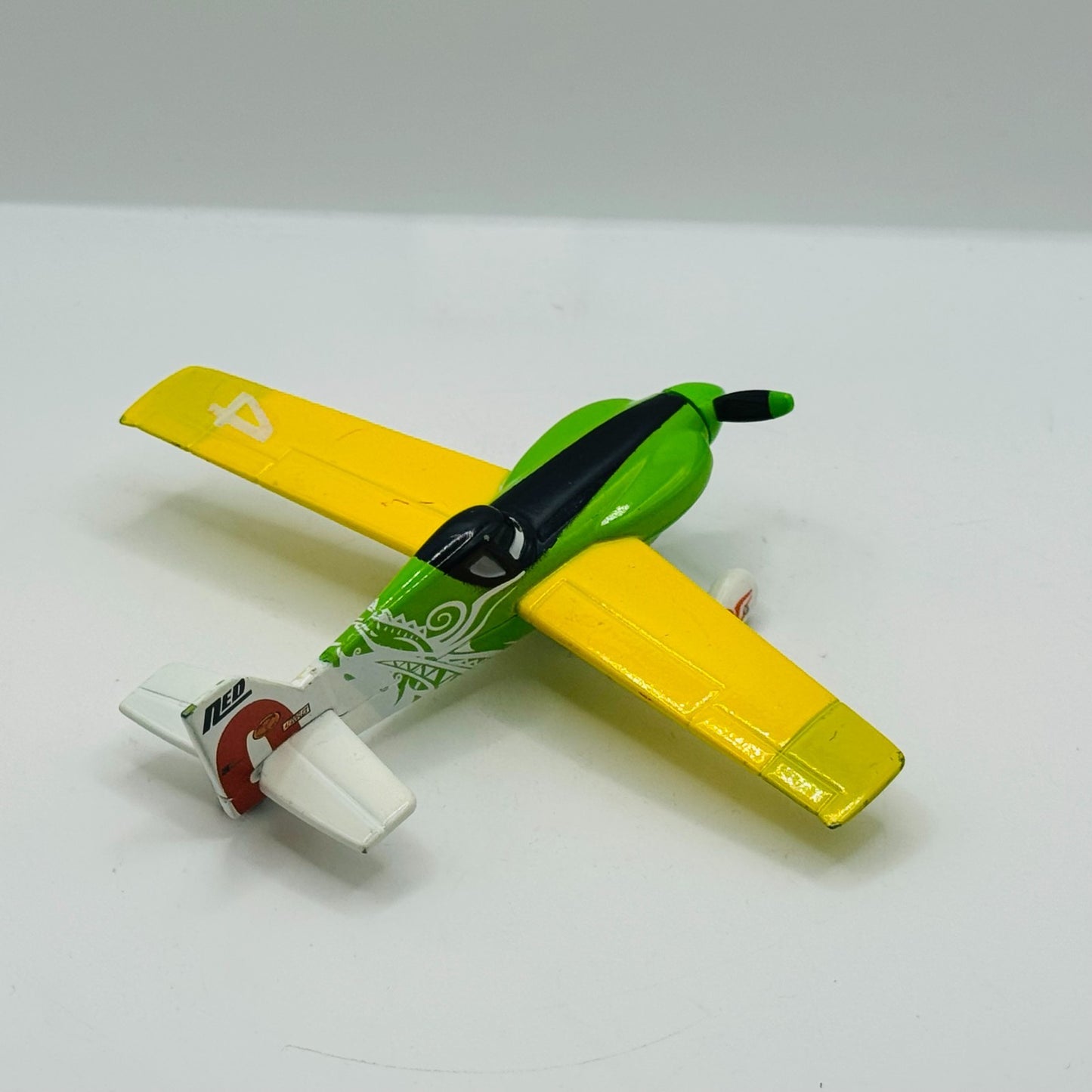 Disney Planes & Pixar Cars - NED WITH YELLOW WINGS FACTORY CUSTOM - 1:43 Diecast