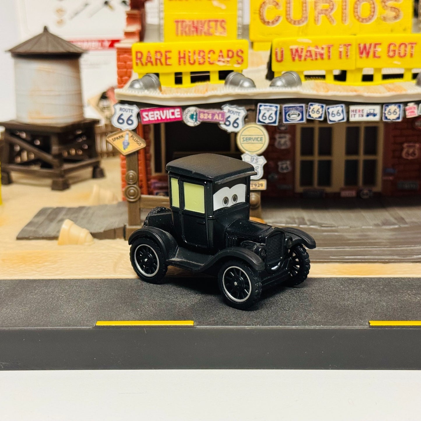 Disney Pixar Cars PRECISION SERIES LIZZIE'S RADIATOR SPRINGS CURIO 1:55 Diecast