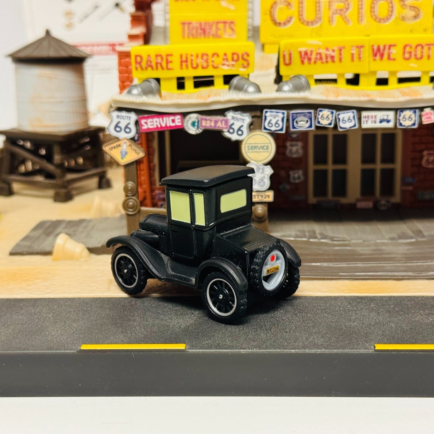 Disney Pixar Cars PRECISION SERIES LIZZIE'S RADIATOR SPRINGS CURIO 1:55 Diecast