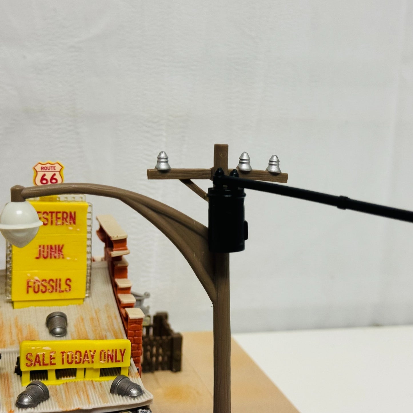 Disney Pixar Cars PRECISION SERIES LIZZIE'S RADIATOR SPRINGS CURIO 1:55 Diecast