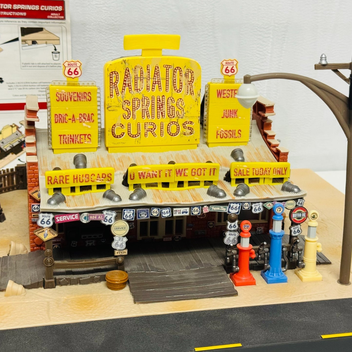 Disney Pixar Cars PRECISION SERIES LIZZIE'S RADIATOR SPRINGS CURIO 1:55 Diecast