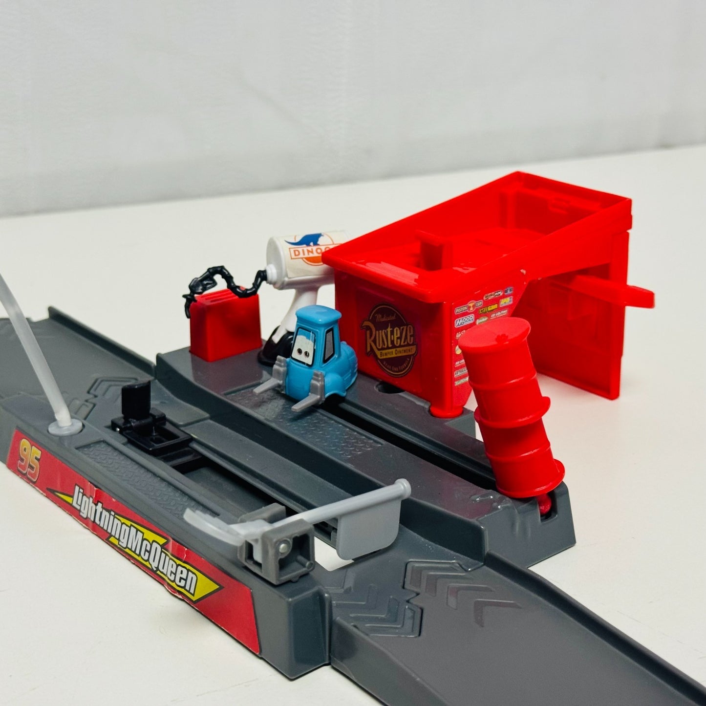 Disney Pixar Cars STORY SETS WORLD LOT FLO'S V8 COZY CONE LUIGI'S LOOP PIT STOP