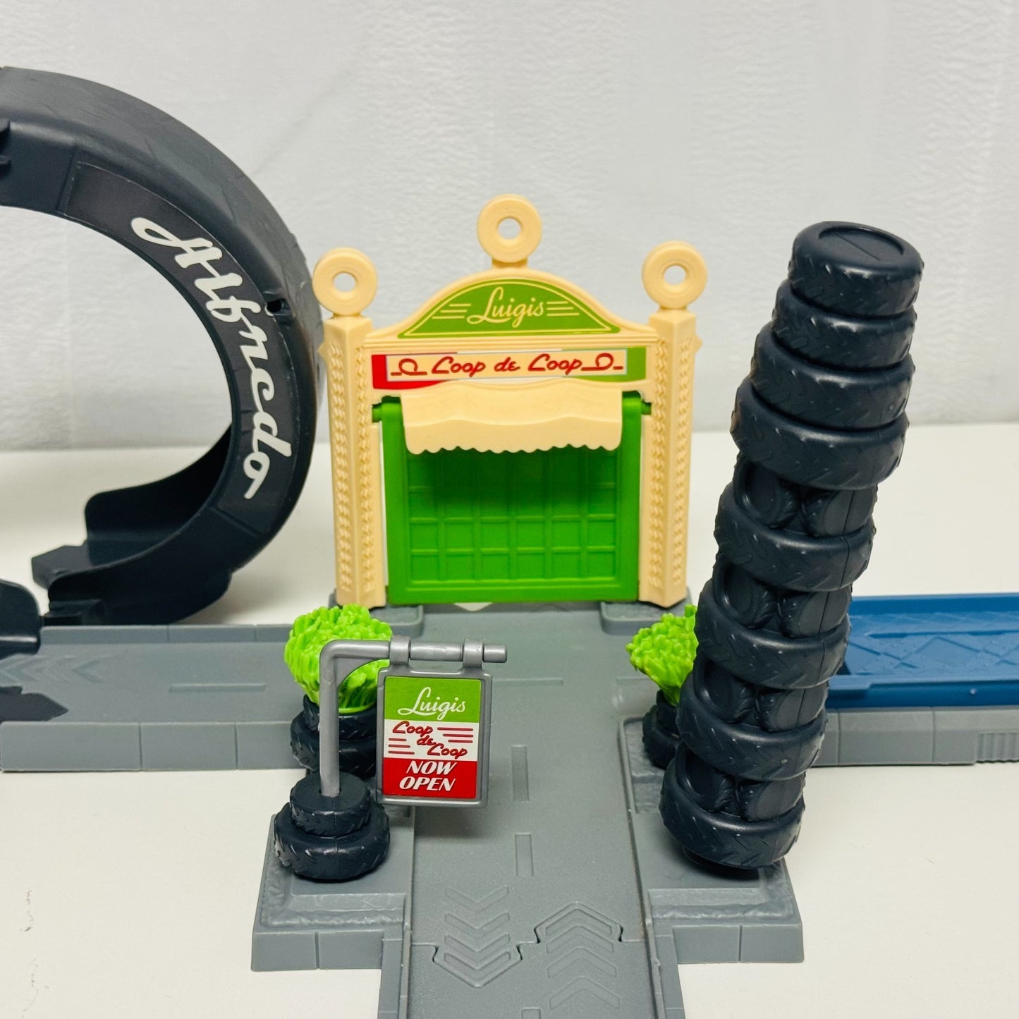 Disney Pixar Cars STORY SETS WORLD LOT FLO'S V8 COZY CONE LUIGI'S LOOP PIT STOP