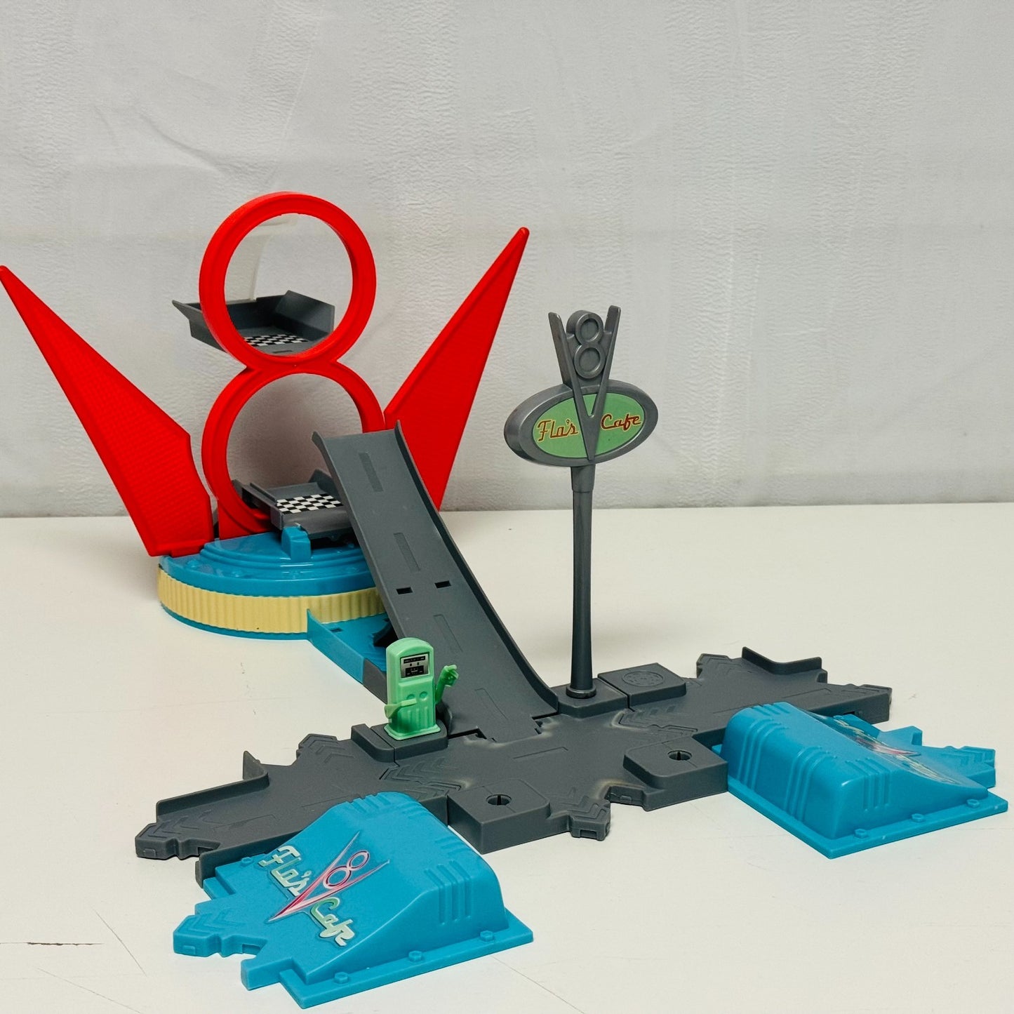 Disney Pixar Cars STORY SETS WORLD LOT FLO'S V8 COZY CONE LUIGI'S LOOP PIT STOP