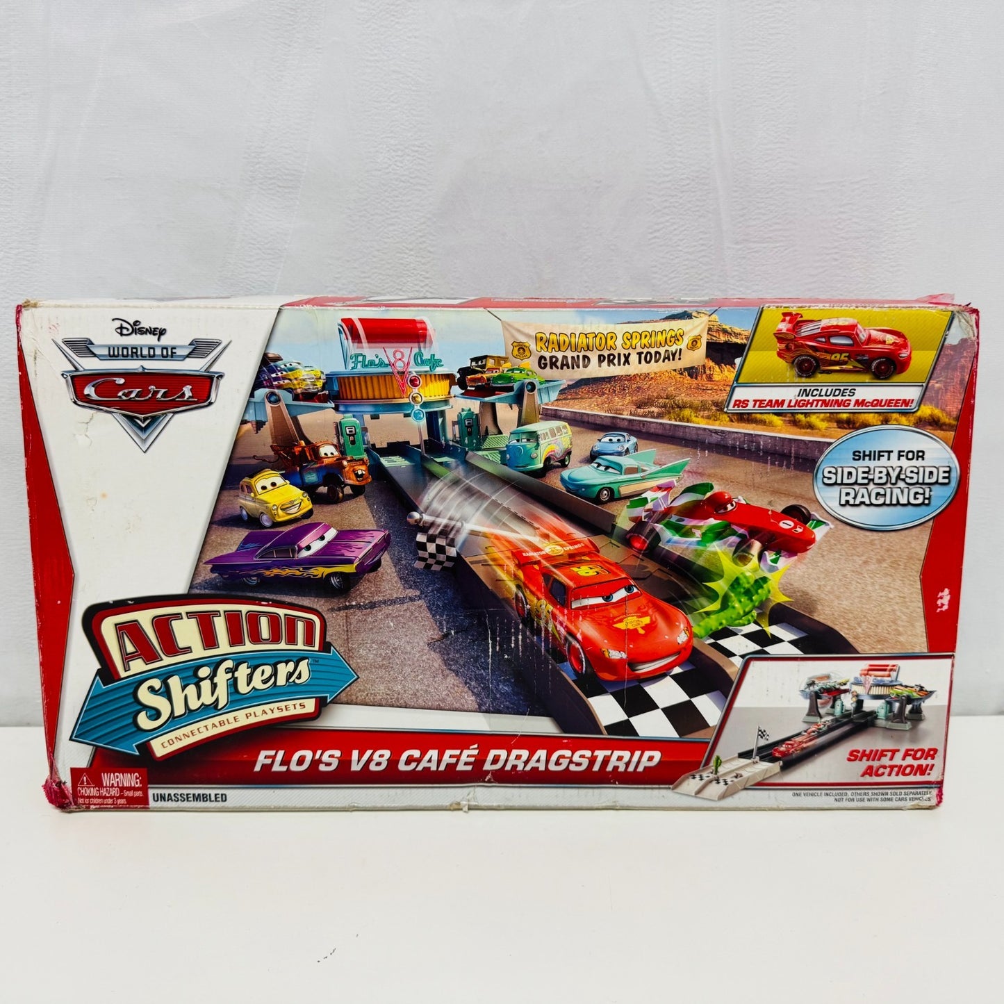 Disney Pixar Cars - ACTION SHIFTERS FLO'S V8 CAFE DRAGSTRIP 2013 - 1:55 Scale