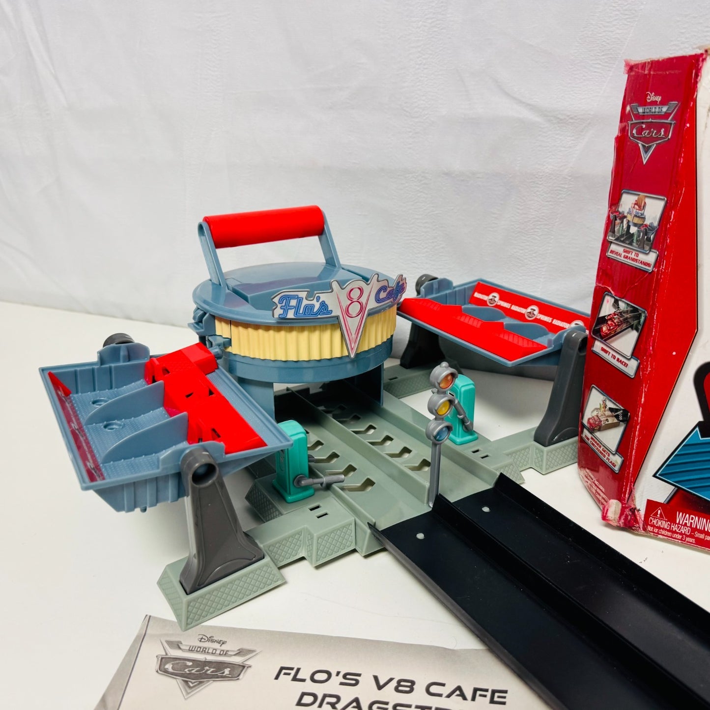 Disney Pixar Cars - ACTION SHIFTERS FLO'S V8 CAFE DRAGSTRIP 2013 - 1:55 Scale