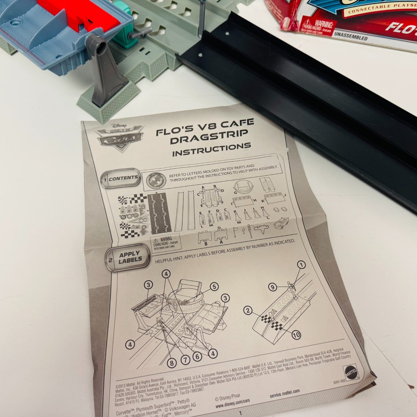 Disney Pixar Cars - ACTION SHIFTERS FLO'S V8 CAFE DRAGSTRIP 2013 - 1:55 Scale