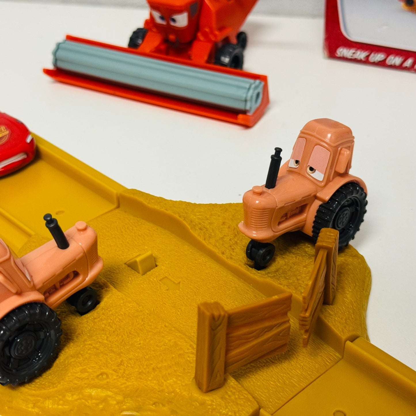 Disney Pixar Cars - TRACTOR TIPPIN' TRACK SET WITH FRANK 2009 - 1:55 Scale