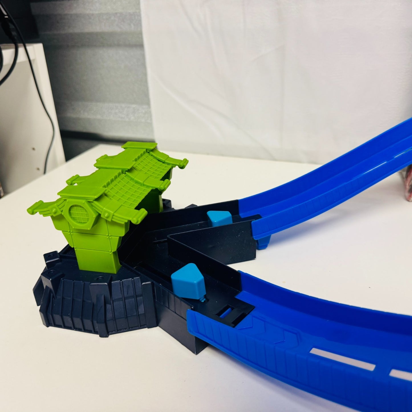 Disney Pixar Cars - MEGA TRACK VALUE PACK TOKYO SPINOUT *Incomplete* -1:55 Scale
