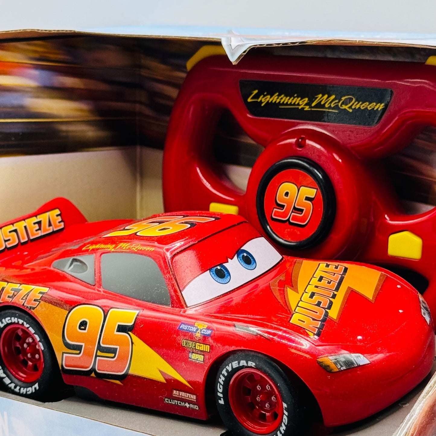 Disney Pixar Cars - CARS 3 LIGHTNING MCQUEEN 6" RC REMOTE CONTROL - Disney Store
