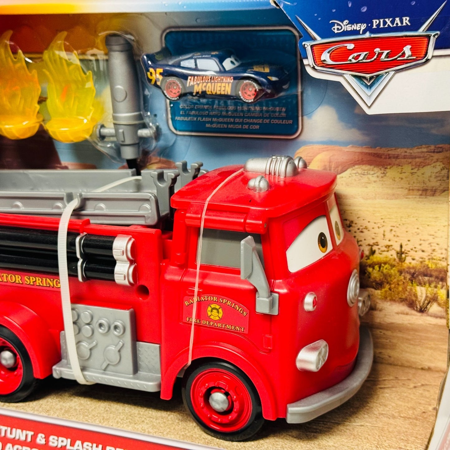 Disney Pixar Cars COLOR CHANGERS FABULOUS MCQUEEN STUNT & SPLASH RED 1:55 Scale